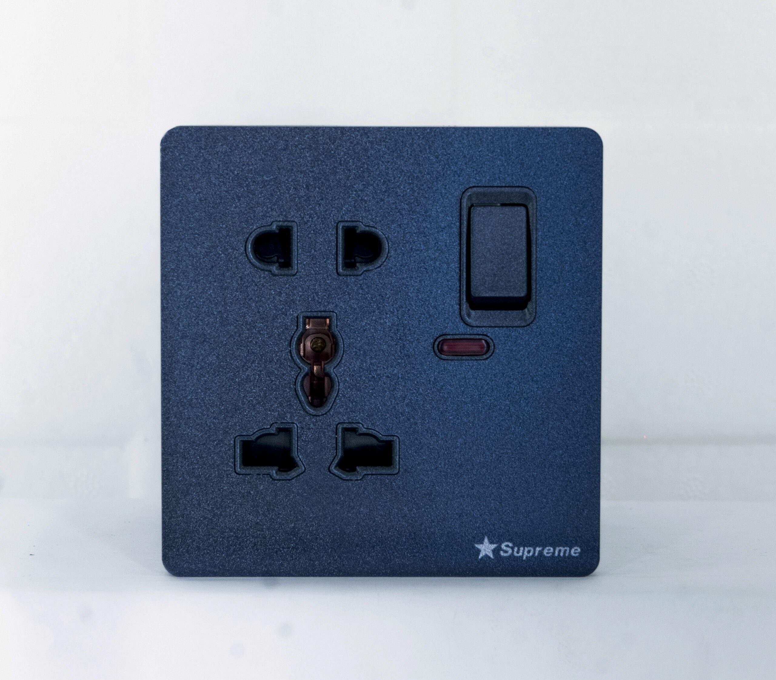 10 5 Pin Multy Socket With Switch - Image 1